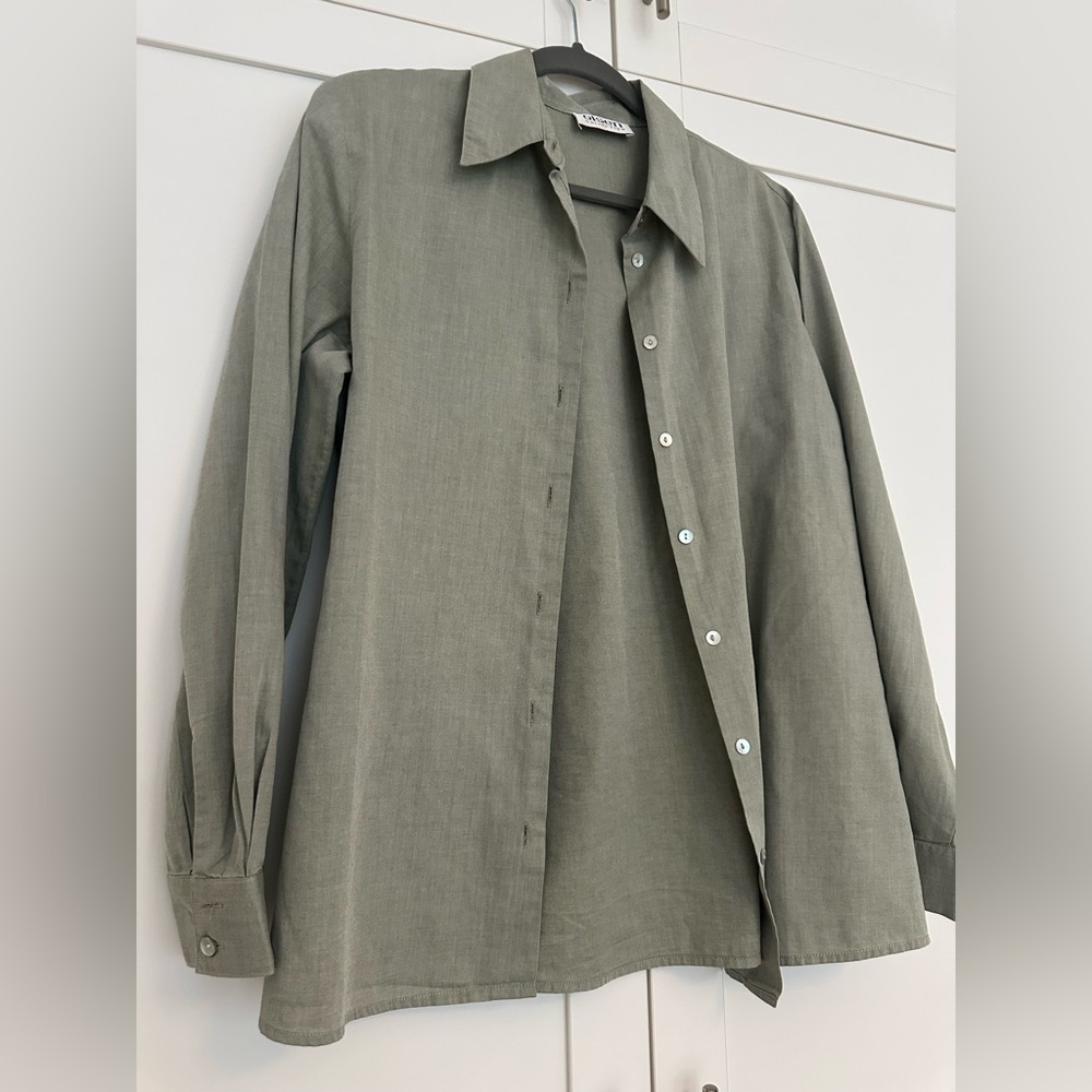 Green shirt cotton and very soft long sleeves size M